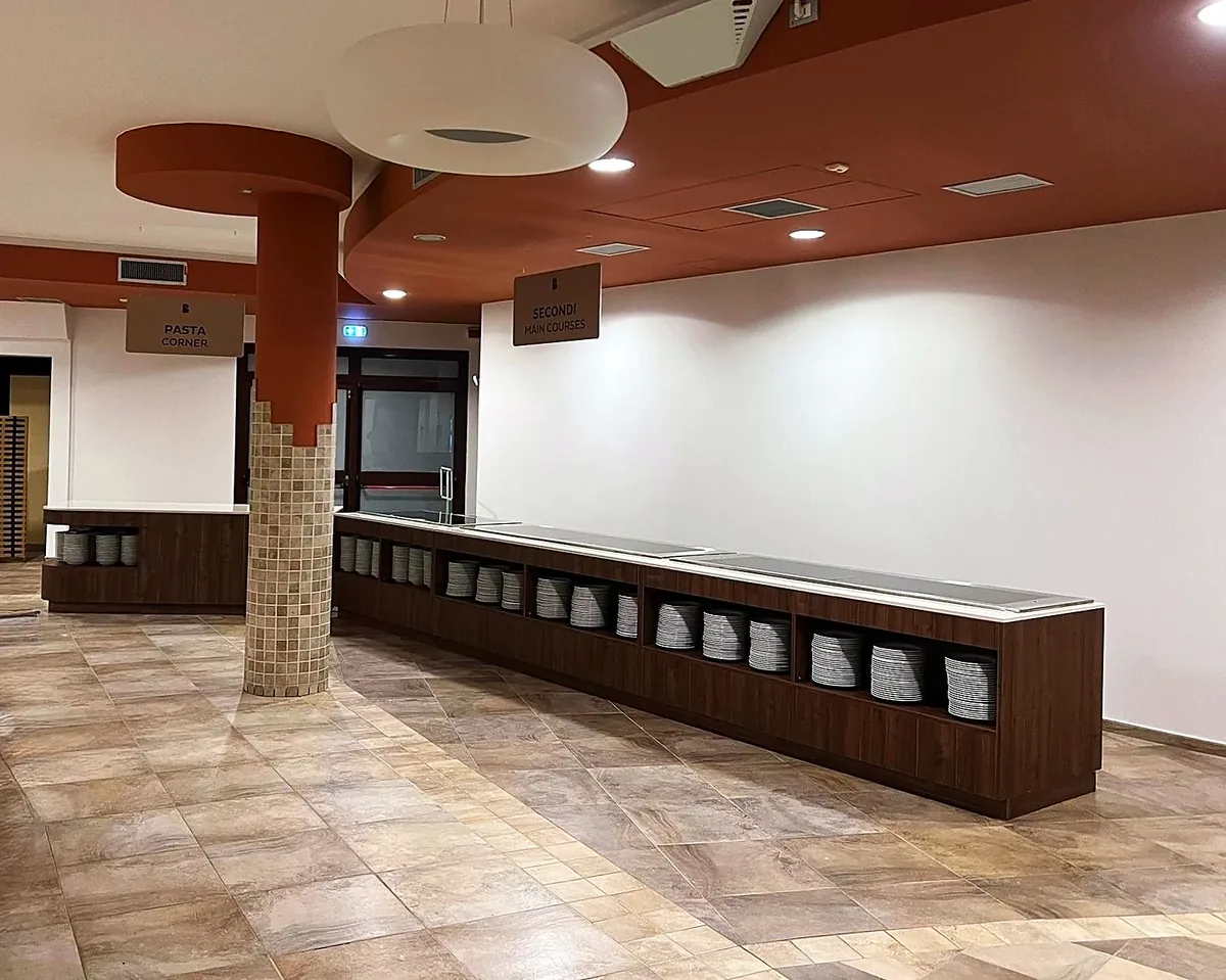 Montaggio: banco secondi e isola pasta corner